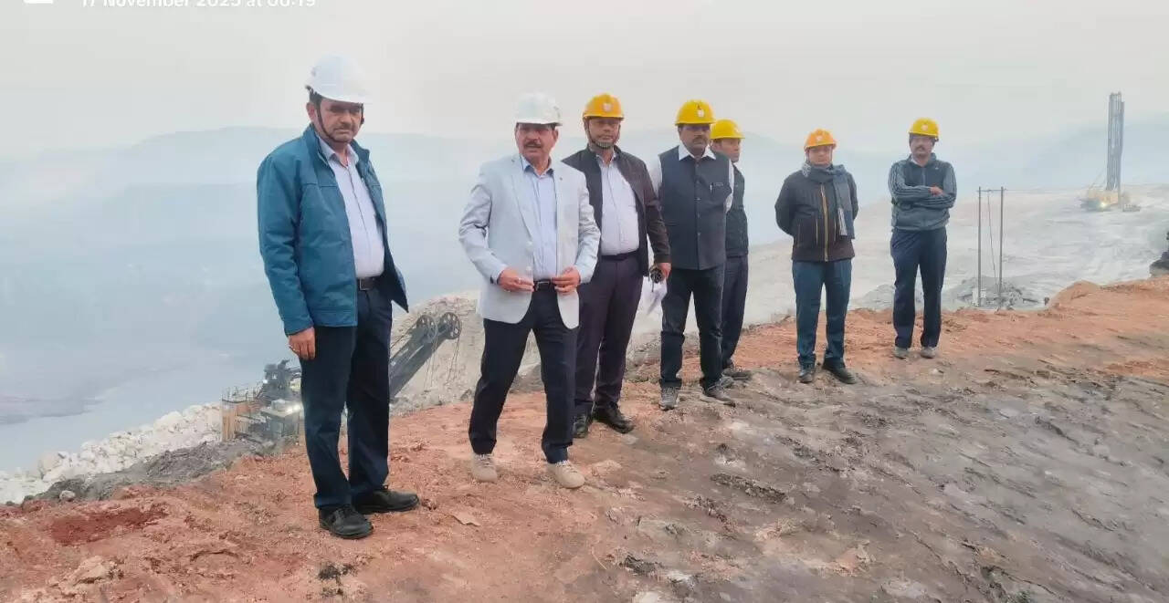 कोरबा : सीएमडी हरीश दुहन पहुंचे गेवरा खदान, उत्पादन और ओबी गतिविधियों की गहन समीक्षा की