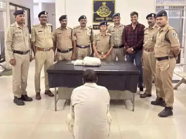 भोपाल:&nbsp;नशा मुक्ति अभियान में बड़ी कार्रवाई, 1.26 किलो गांजे के साथ तस्कर गिरफ्तार, कई मामलों का है आरोपी
