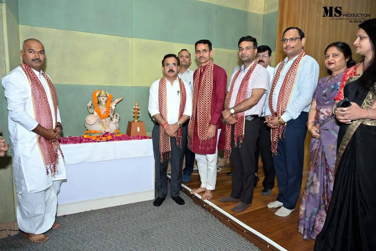 हिसार : स्वदेशी जागरण मंच ने शिक्षकों व उद्यमियों को किया सम्मानित
