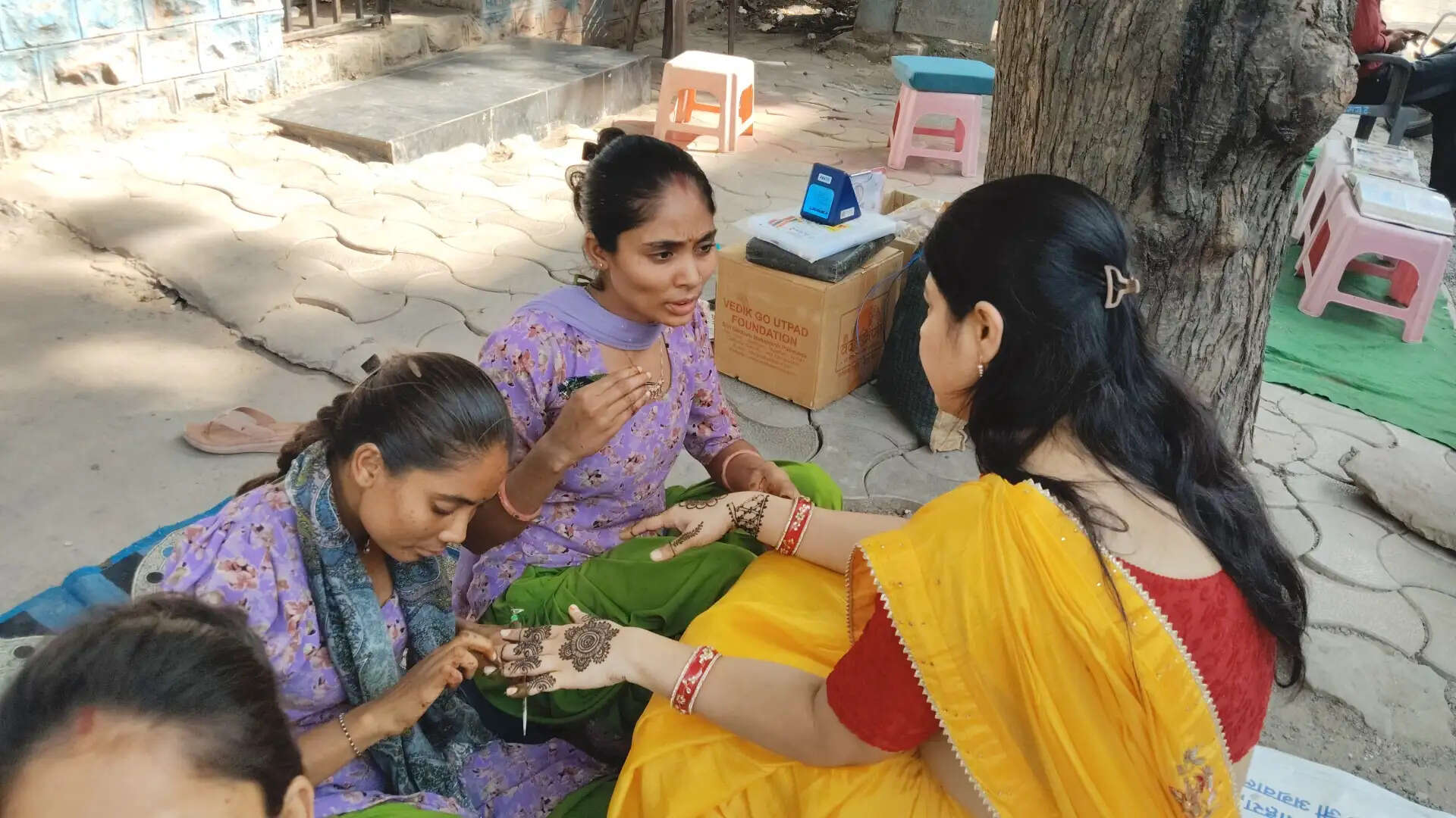 अखंड सौभाग्य के लिए महिलाओं ने रखा करवा चौथ का व्रत