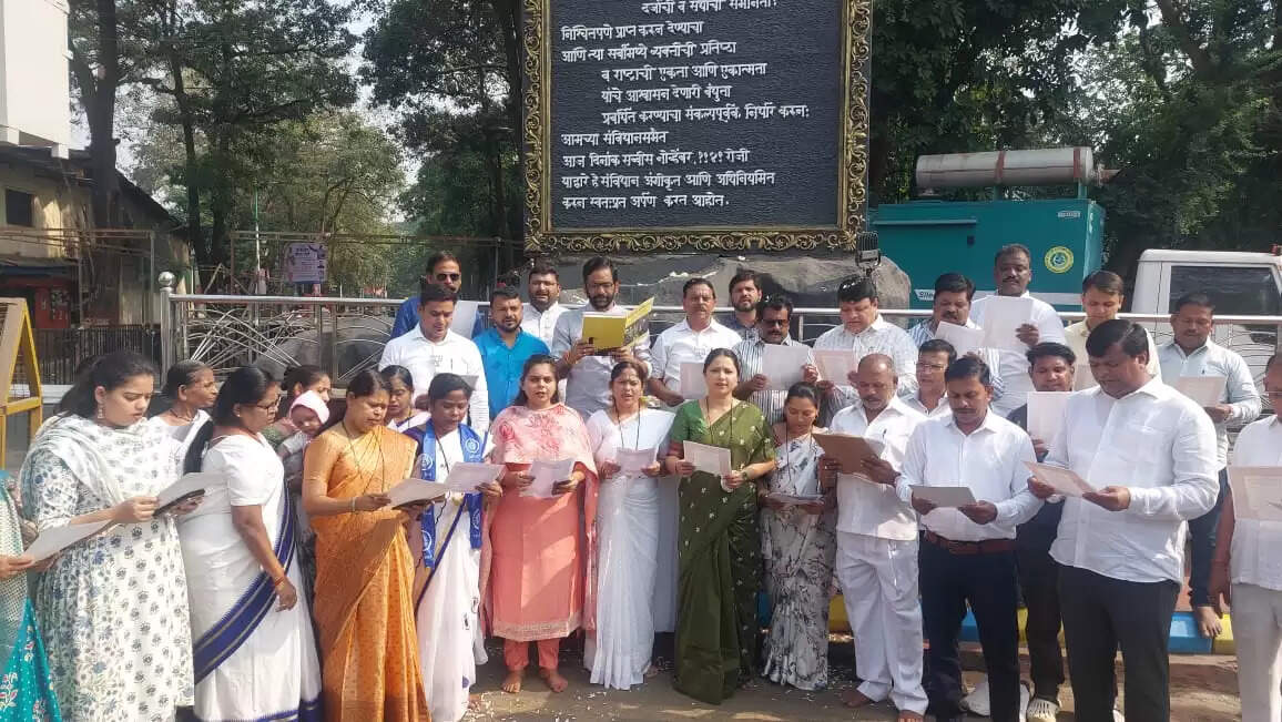 ठाणे में संविधान दिवस पर डॉ अंबेडकर को श्रंद्धाजलि दी गई