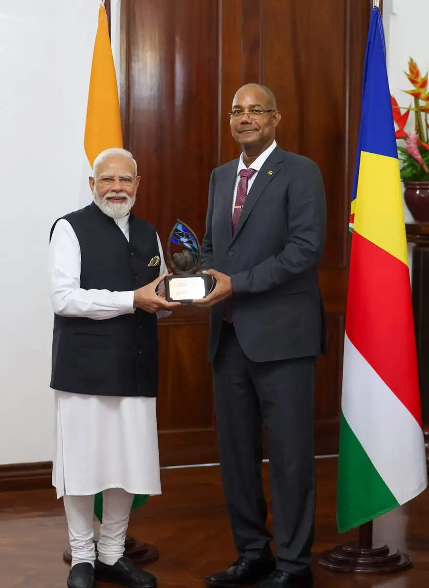 प्रधानमंत्री मोदी को सेशेल्स सरकार ने दिया ‘गार्डियन ऑफ द ब्लू होराइजन’ सम्मान