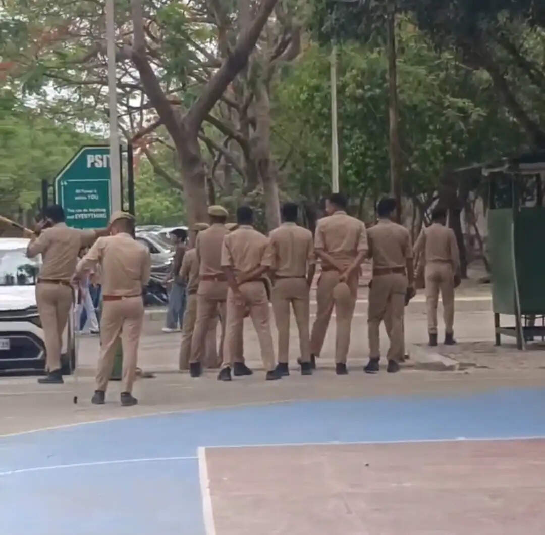 पीएसआईटी कॉलेज में छात्रों के हंगामे के बाद 20 हजार रुपये सिक्योरिटी वाला नियम वापस