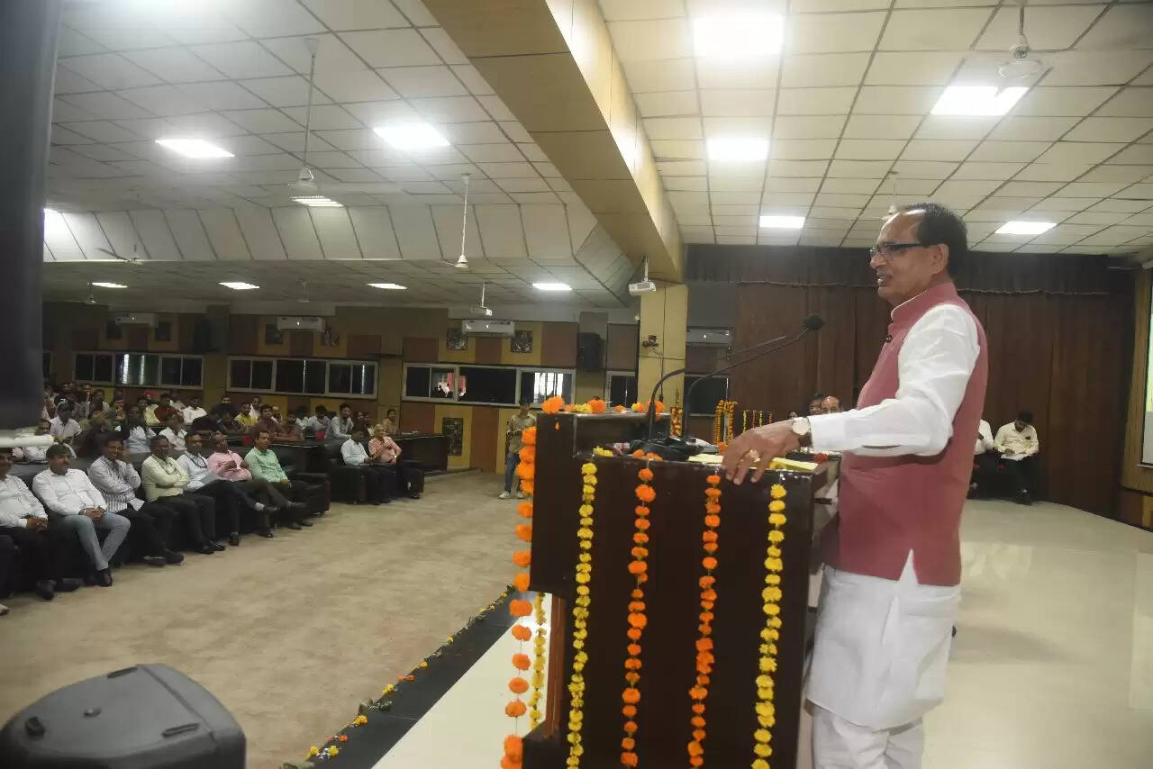 केंद्रीय कृषि मंत्री शिवराज सिंह चौहान ने भोपाल में केंद्रीय कृषि इंजीनियरिंग संस्थान का किया दौरा