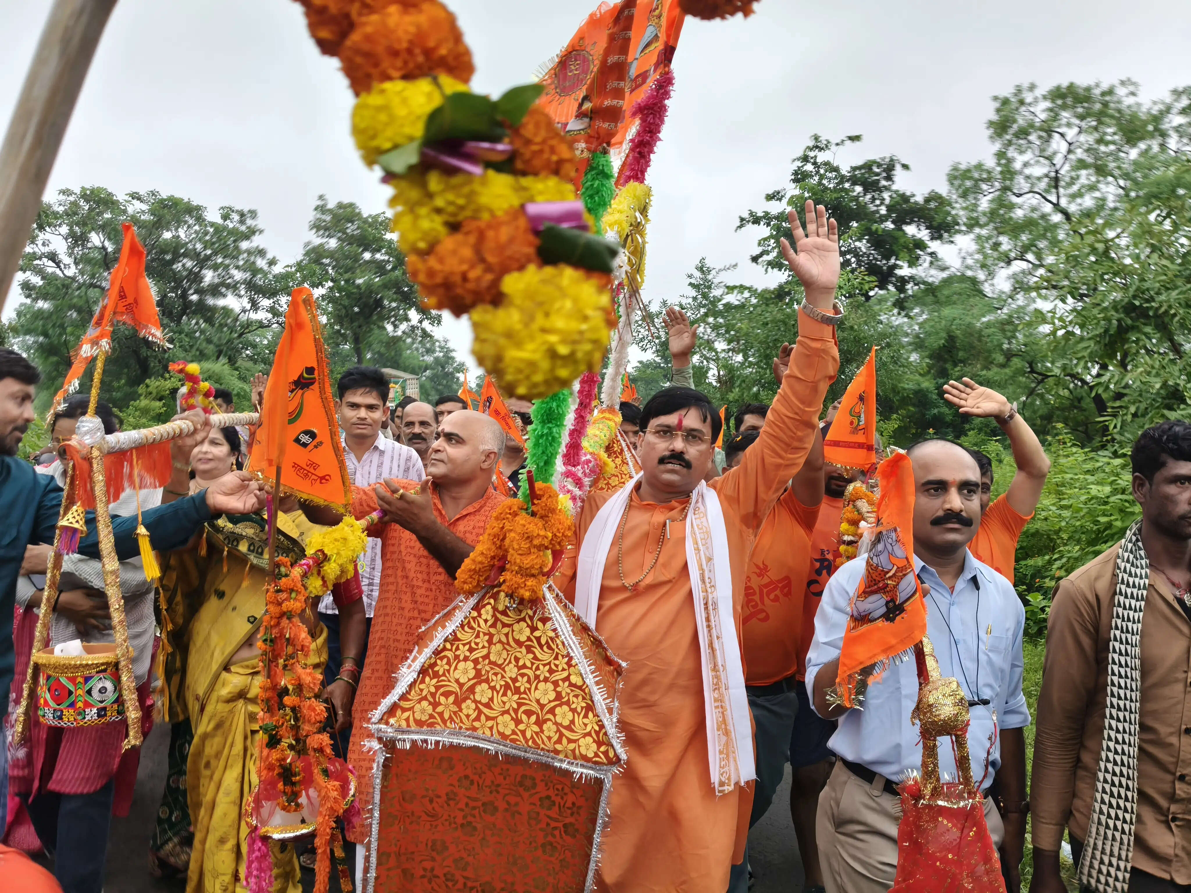 दमोह:मंत्री धर्मेंद्र सिंह लोधी की संकल्प कांवड़ यात्रा का जबेरा विधानसभा में भव्य स्वागत