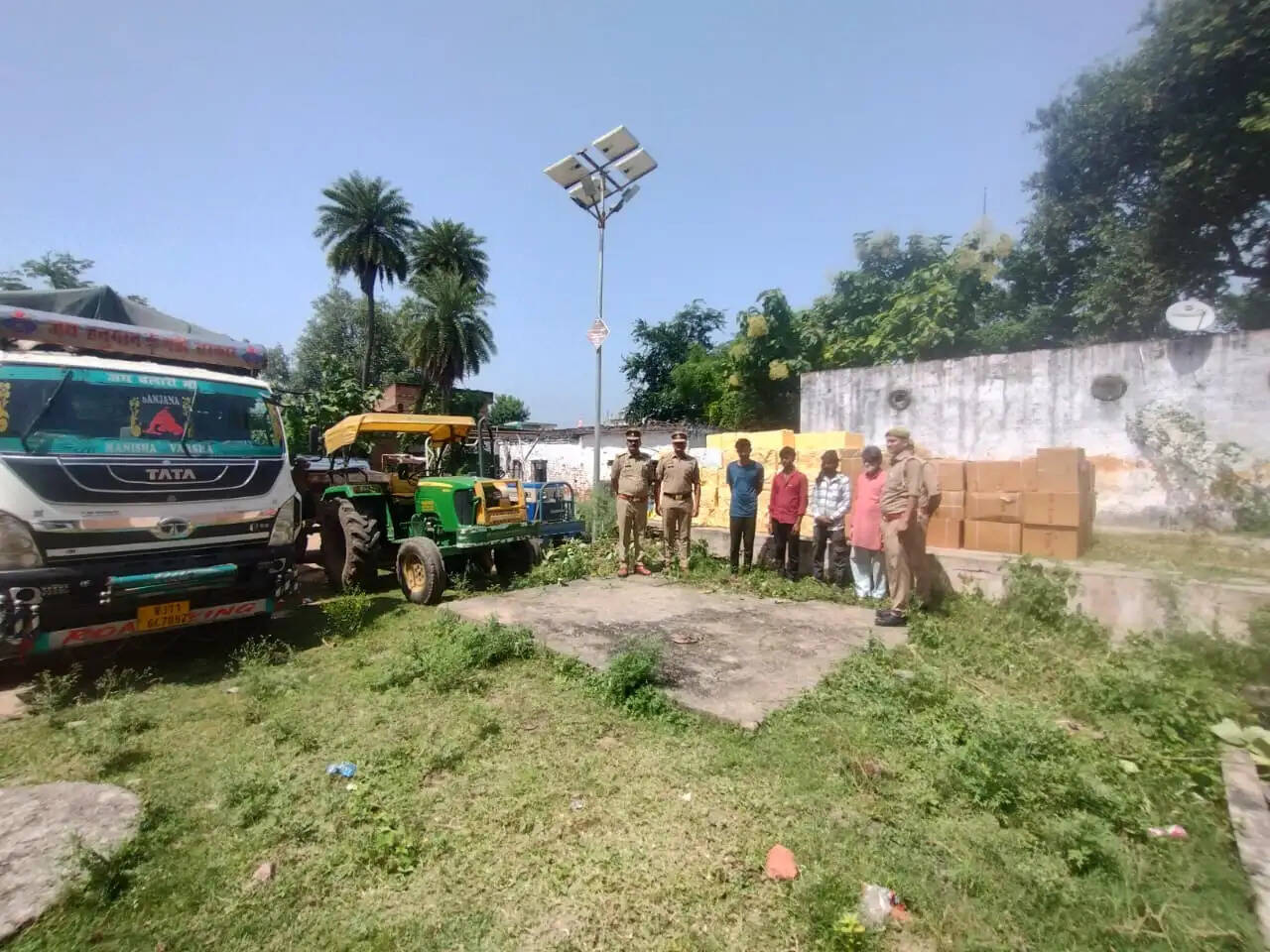 महोबा पुलिस ने 10 क्विंटल सुतली बम समेत 37 क्विंटल अवैध पटाखों की खेप की बरामद,4 तस्कर गिरफ्तार