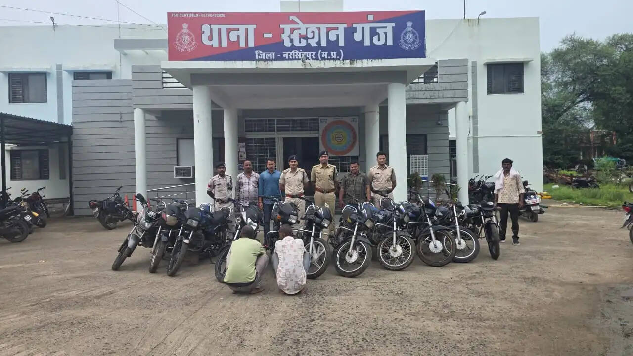 नरसिंहपुर : मोटरसाइकिल चोरों का पर्दाफाश, 7 वारदातों से जुड़े दो आरोपित गिरफ्तार, 11 बाइक बरामद