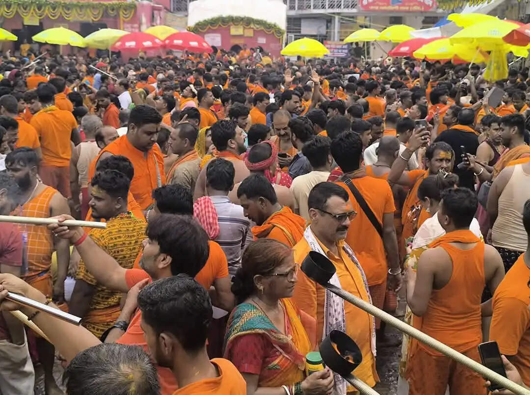 श्रावणी मेला के छठे दिन डेढ़ लाख से अधिक श्रद्धालुओं ने किया जलार्पण
