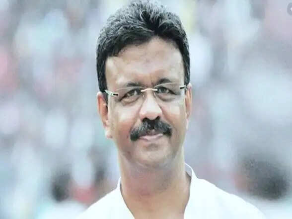 कोलकाता में मेयर फिरहाद हकीम के घर देर रात पहुंचे केंद्रीय बल, लगाया धमकाने का आरोप