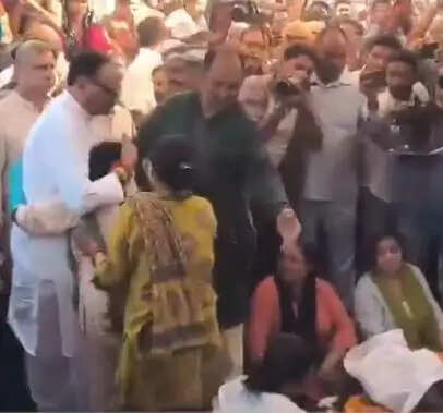 लखनऊ का तिहरा हत्याकांड: उपमुख्यमंत्री ब्रजेश पाठक ने परिवार को मनाया, शवों को दिया कंधा