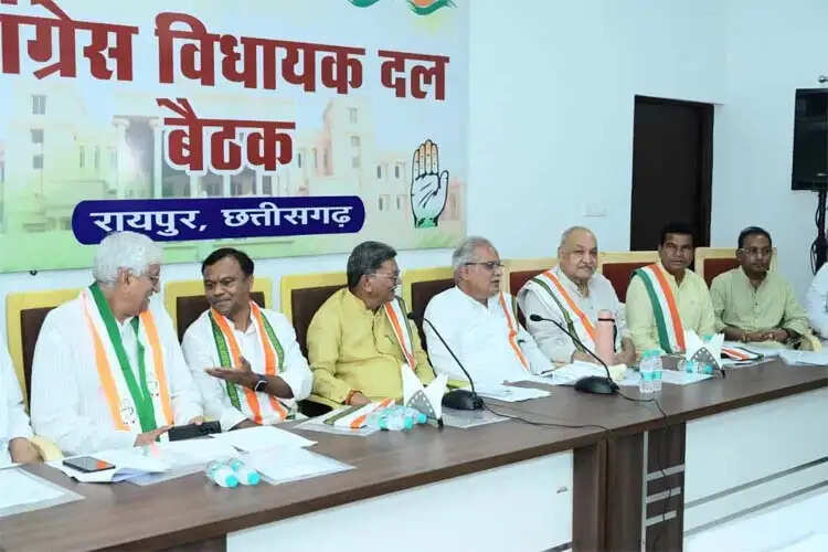 कांग्रेस ने मानसून सत्र में सरकार काे घेरने बनाई रणनीति, 14 जुलाई को लाएगी अविश्वास प्रस्ताव