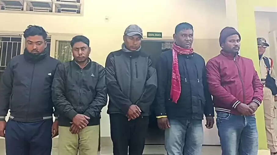 पांच अवैध शिकारी गिरफ्तार