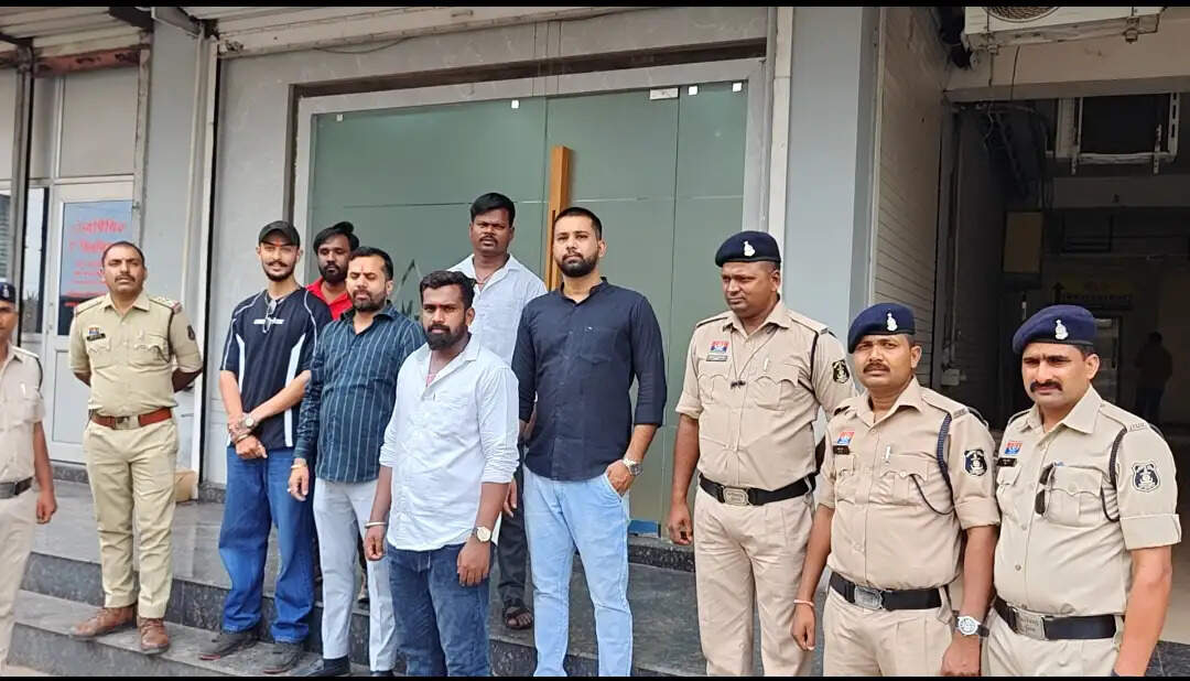 मुख्यमंत्री विष्णु देव साय को काला झंडा दिखाने जा रहे युवा कांग्रेस जिलाध्यक्ष पंकज शुक्ला समेत कई कार्यकर्ता गिरफ्तार