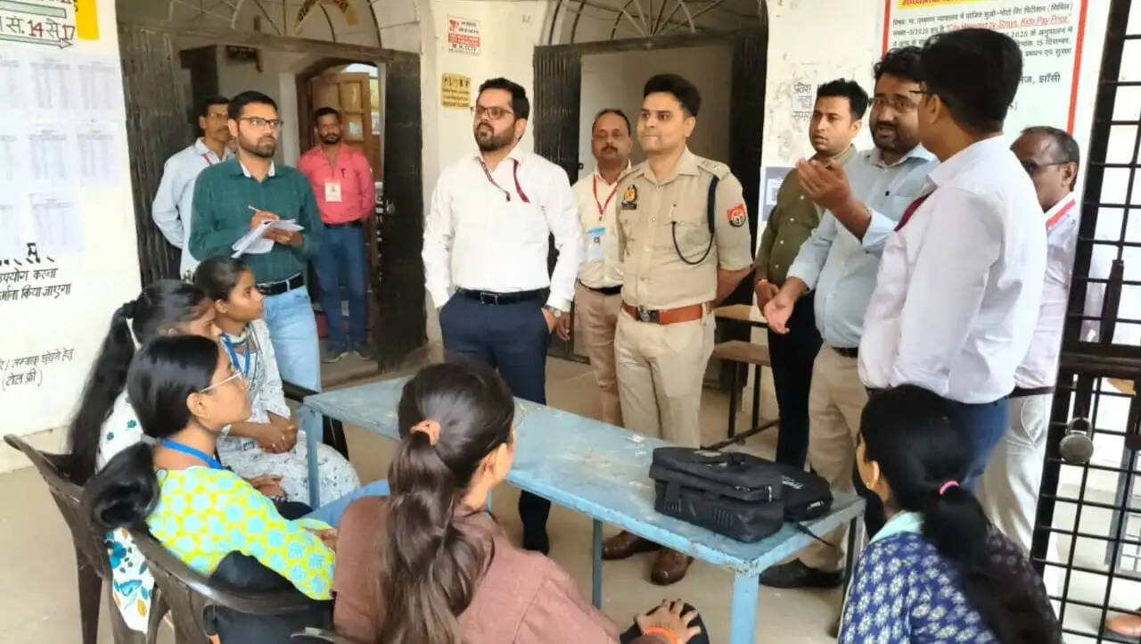 पीईटी परीक्षा : 37 केंद्रों पर दोनों पालियों में 5-5 हजार से अधिक अभ्यर्थी रहे अनुपस्थित