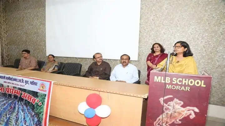 ग्वालियरः सरकारी स्कूलों में उत्साहपूर्वक मना “शाला प्रारंभ उत्सव”, कलेक्टर ने छात्राओं को बताए सफलता के सूत्र