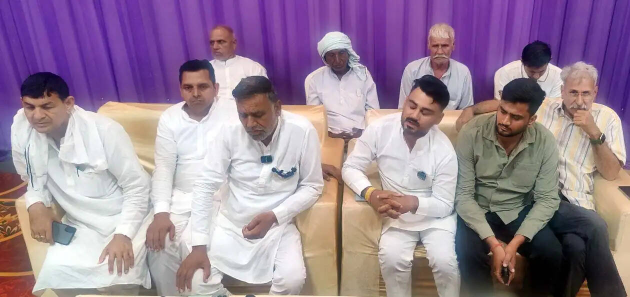 हांसी में ‘महाराजा अरुट द्वार’ का विवाद गहराया, विराेध शुरू