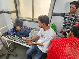 छतरपुर में बाइकाें&nbsp;की टक्कर के बाद ट्रक ने कुचला, युवक का सिर धड़ से अलग, तीन घायल