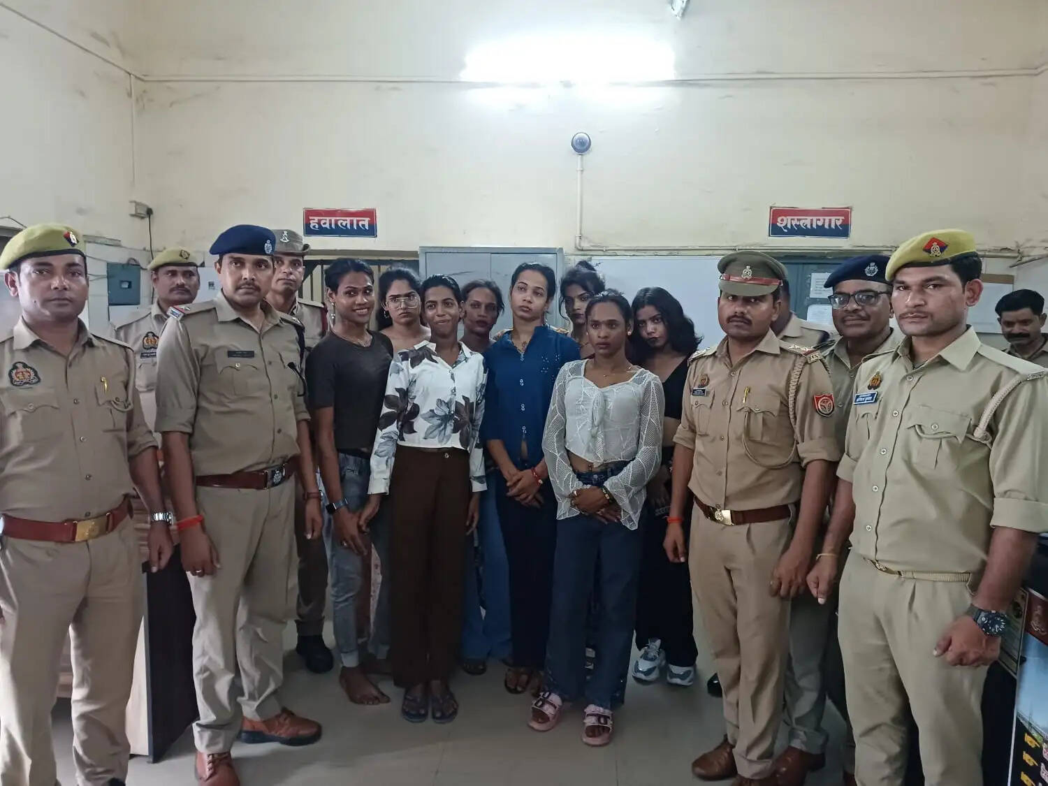 रेल यात्रियों से अभद्रता और हंगामे के आरोप में नौ किन्नर गिरफ्तार