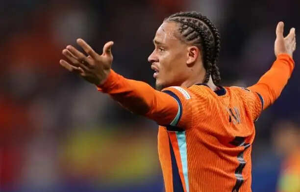 नीदरलैंड्स के मिडफील्डर ज़ावी साइमन्स फीफा विश्व कप के पूरे टूर्नामेंट से बाहर