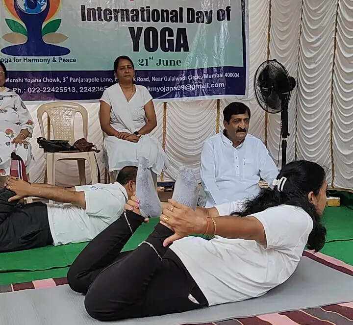 अंतरराष्ट्रीय योग और पितृ दिवस पर दिव्यांग विद्यार्थियों संग किया योग