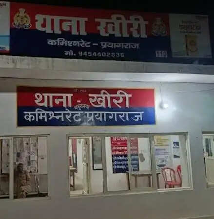 डम्पर की टक्कर से बस चालक की मौत, चार यात्री गंभीर रूप से घायल