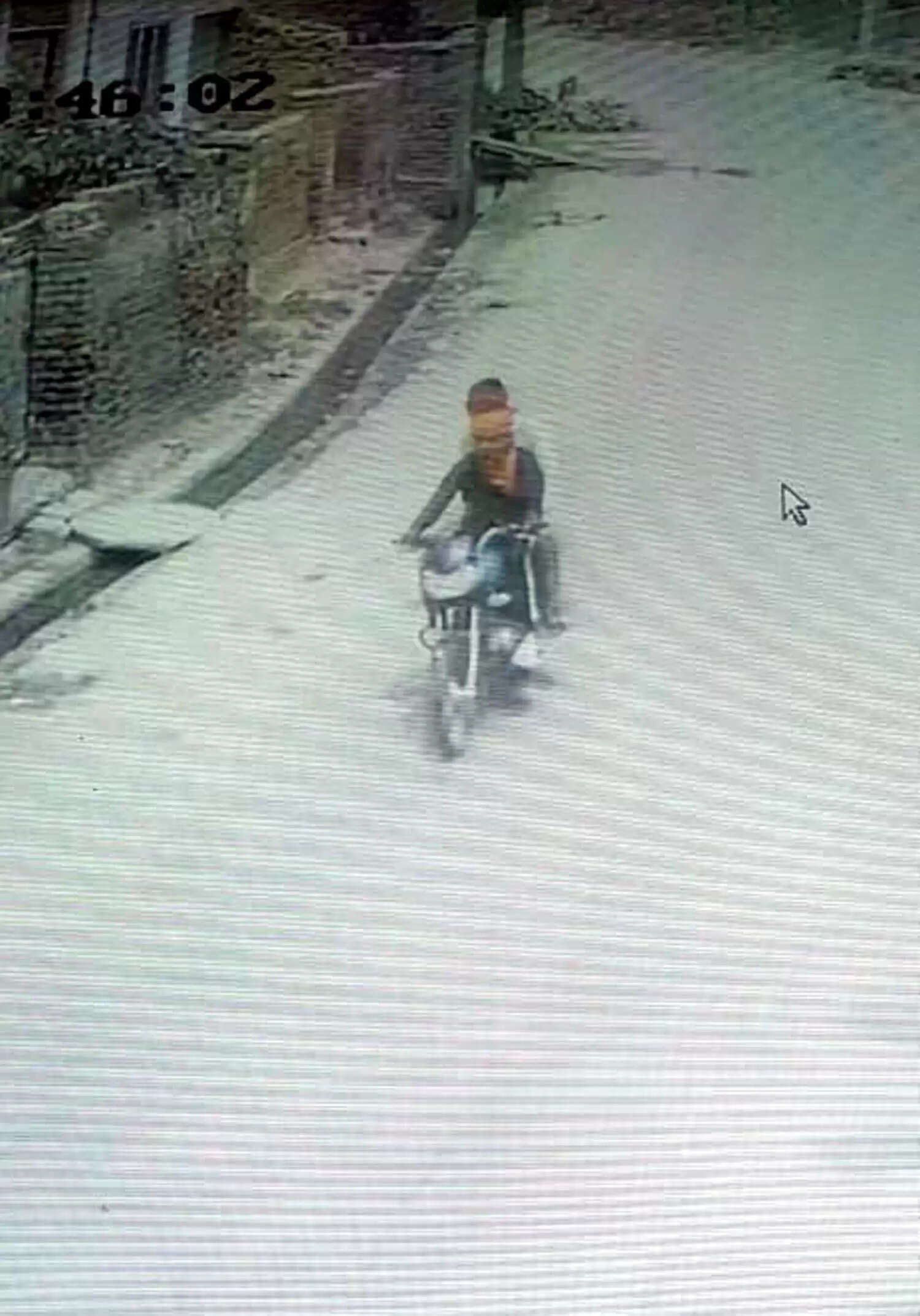 जींद : बाइक सवार दो युवकों ने महिला से सोने की तबीजी छीनी