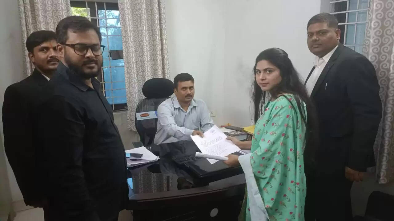 राहुल गांधी की छवि धूमिल करने वाले के खिलाफ एफआईआर