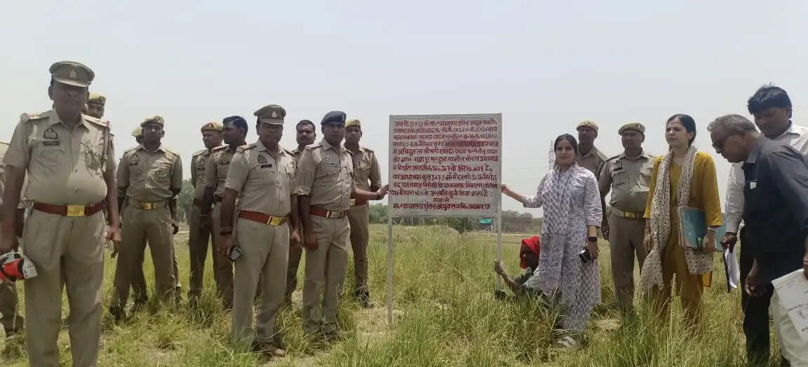 प्रयागराज में नकल माफिया की 60 लाख की संपत्ति कुर्क
