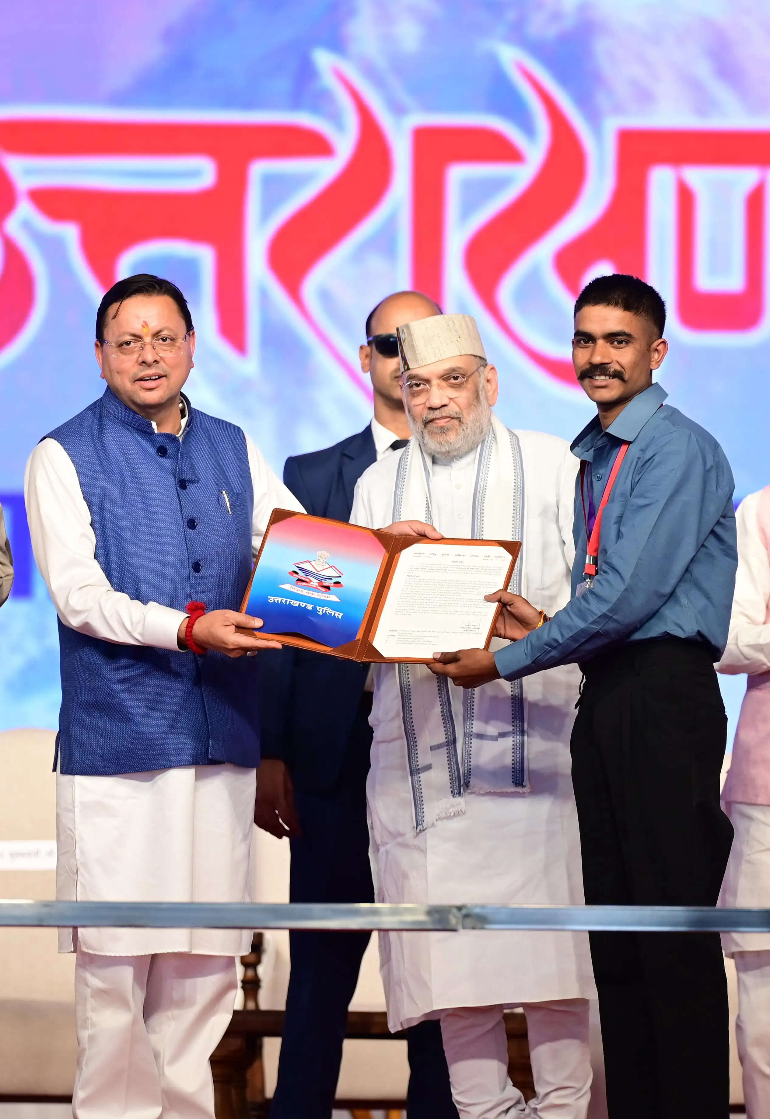 अमित शाह ने उत्तराखंड में ई-जीरो एफआईआर प्रणाली की शुरुआत की, शरणार्थियों को नागरिकता प्रमाण पत्र दिए