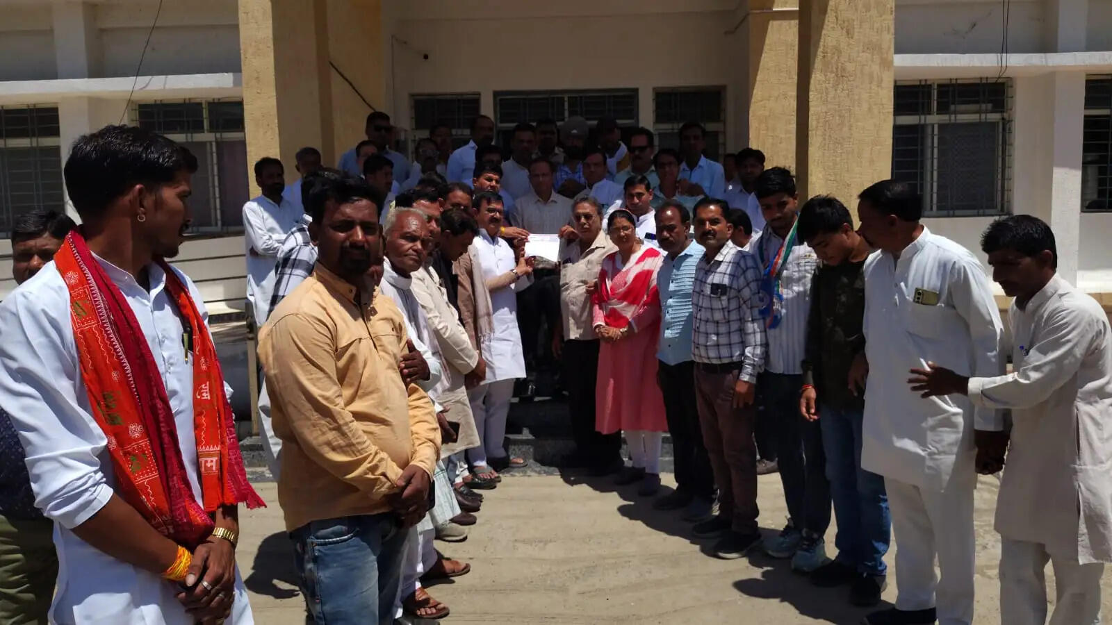 राजगढ़ः कांग्रेस ने किसानों की समस्याओं को लेकर एसडीएम को सौंपा ज्ञापन