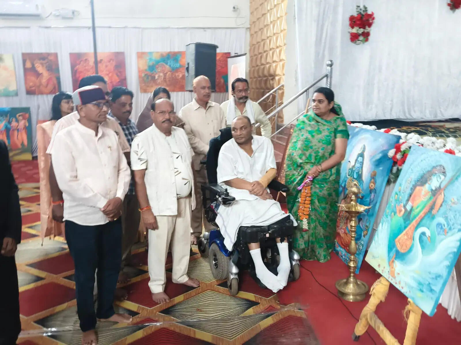 रंगों ने लिखी हौसले की कहानी, 90 प्रतिशत दिव्यांग बसंत साहू की कला को मिला सम्मान