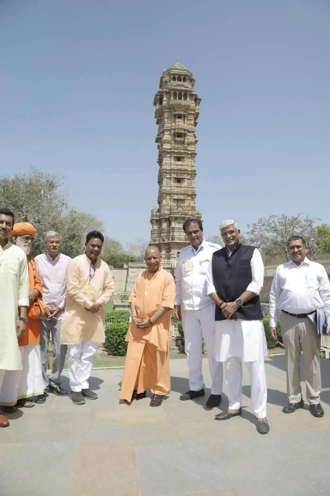 जातिवाद की राजनीति भारत की नींव को कमजोर कर रही : योगी आदित्यनाथ