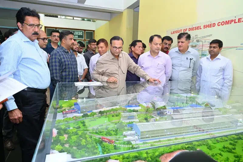 पूसीरे के जीएम ने सिलीगुड़ी में अवसंरचनात्मक विकास और यात्री सुविधाओं के कार्यों का किया निरीक्षण