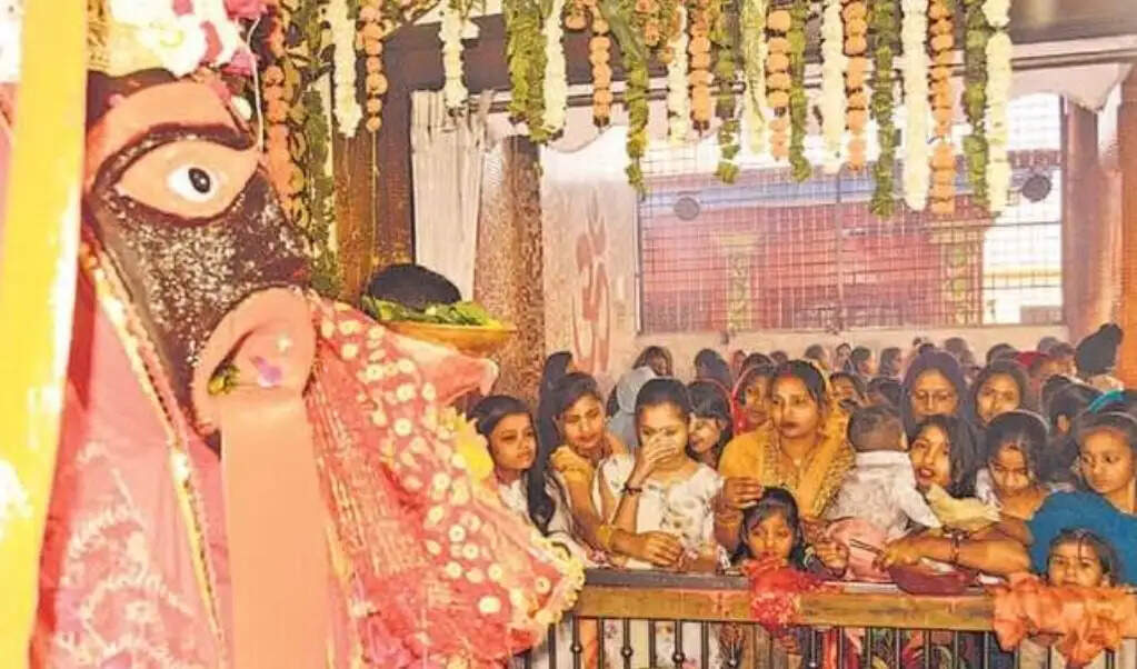 घट स्थापना के साथ चैत्र नवरात्र प्रारम्भ, पहले दिन मां शैलपुत्री की हुई आराधना