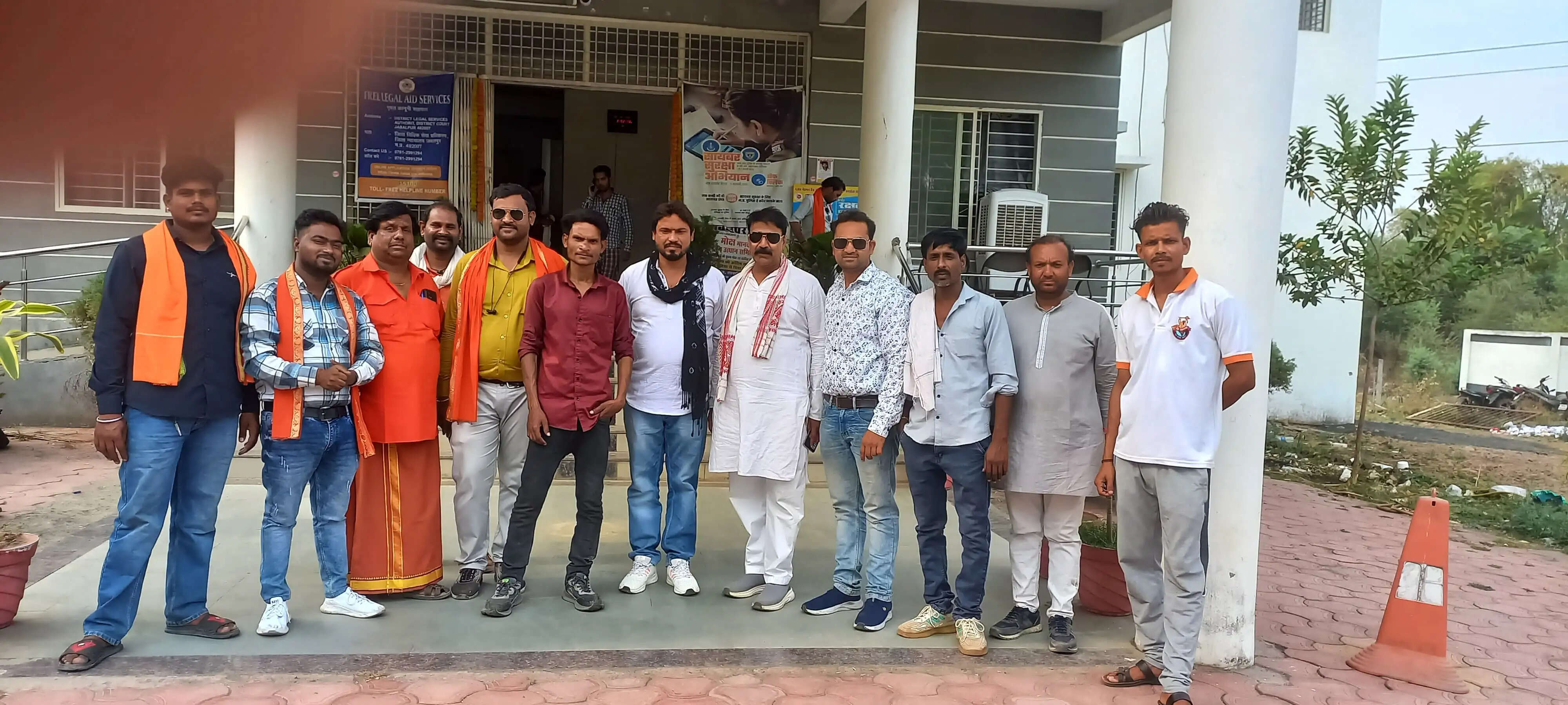 जबलपुरः धर्मान्तरण के आरोप पर वबाल, विश्व हिंदू परिषद के कार्यकर्ता पहुंचे थाने