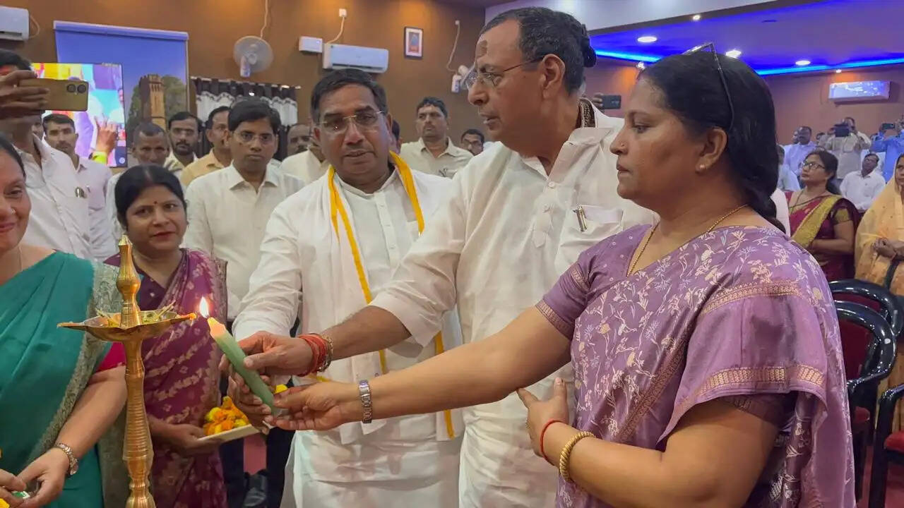 बढ़े मानदेय पर शिक्षामित्रों का सम्मान,मुख्यमंत्री योगी की हुई सराहना