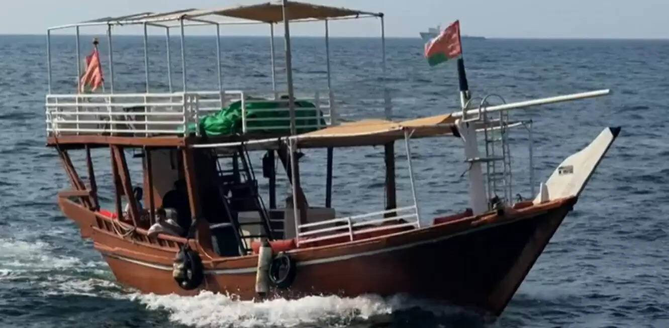 ईरान का रुख साफ, अमेरिका उसके बंदरगाहों से हटे तभी खुलेगा होर्मुज