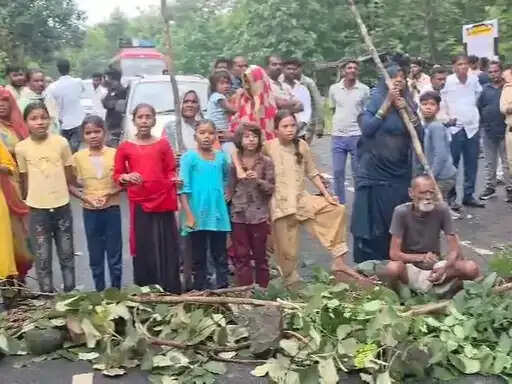 रायसेन में&nbsp;बिजली संकट से परेशान ग्रामीणों ने किया चक्काजाम, स्टेट हाईवे-44 पर लगा जाम