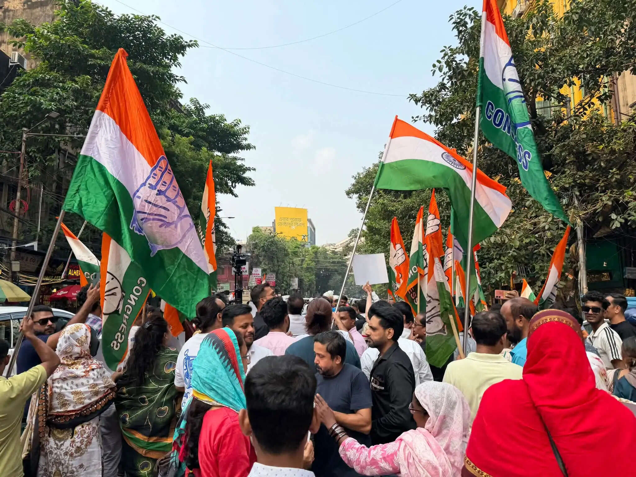 कांग्रेस ने चुनाव प्रक्रिया पर सवाल उठाते हुए मुख्य निर्वाचन आयुक्त के इस्तीफे की मांग की