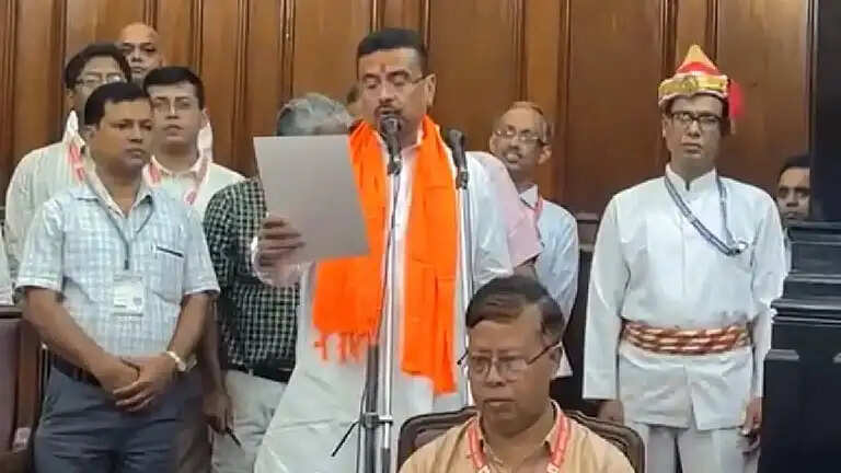 विधानसभा पहुंचे मुख्यमंत्री शुभेंदु अधिकारी, भवानीपुर से ली विधायक पद की शपथ