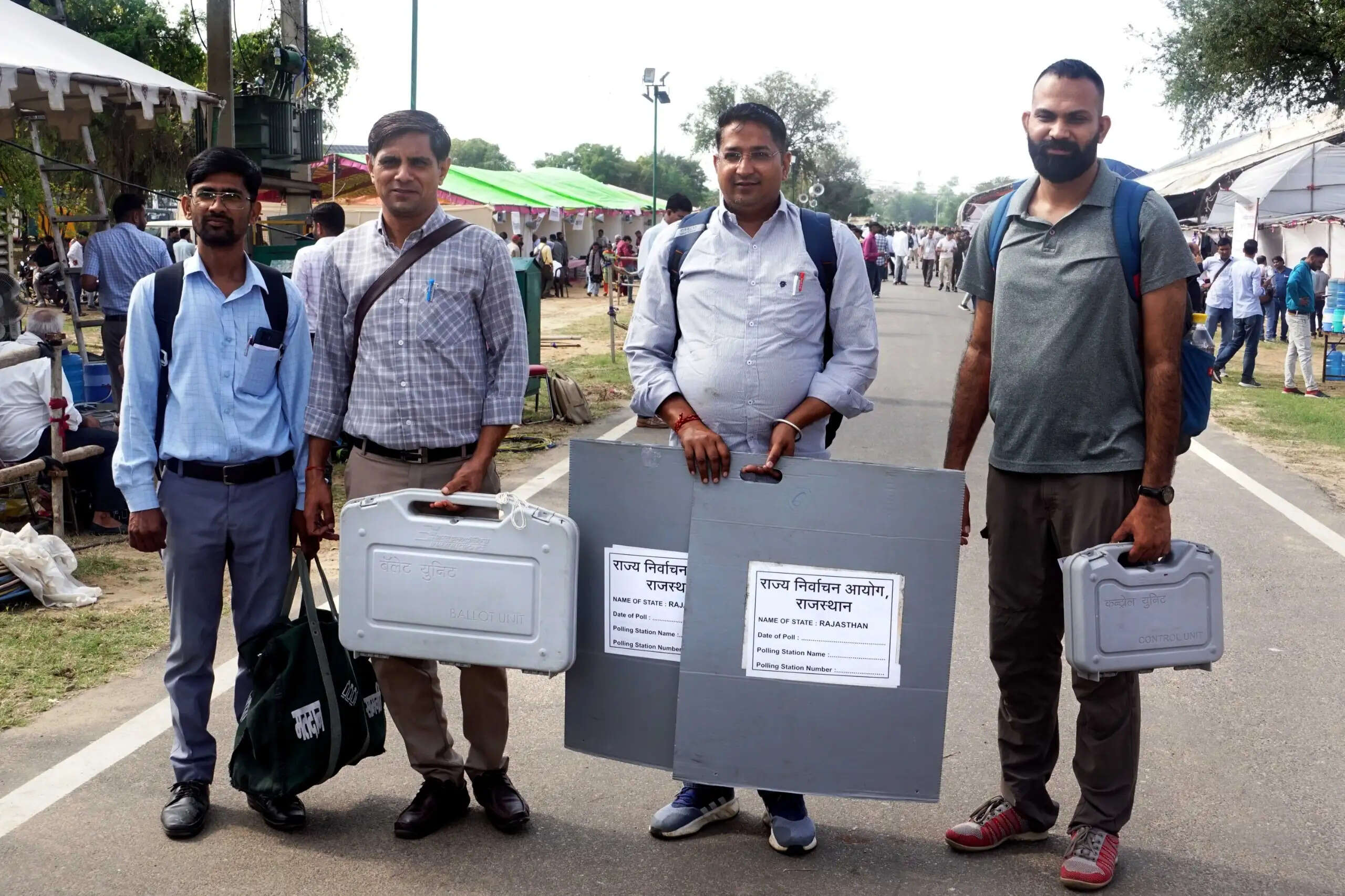 नगरीय निकाय चुनाव: 565 बूथों के लिए मतदान दल रवाना