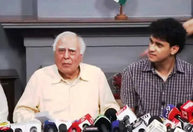 प्रदर्शनकारियों के खिलाफ दर्ज मामलों की कानूनी लड़ाई लड़ेगी सीजेपी, कपिल सिब्बल ने एक करोड़ रुपये देने की घोषणा की