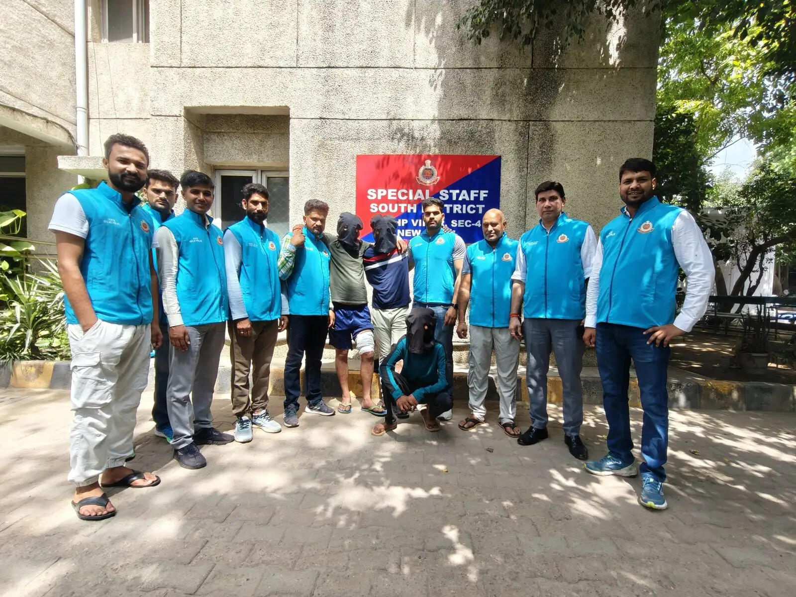 रंगदारी मांगने वाले बदमाशों से पुलिस की मुठभेड़, मुख्य आरोपित समेत तीन गिरफ्तार