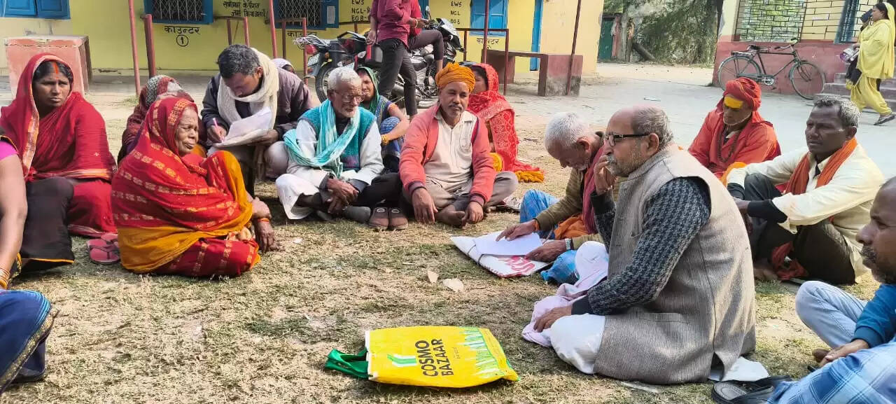 वास भूमि न मिलने से कटाव पीड़ित दर-दर भटकने को मजबूर,प्रशासन मौन