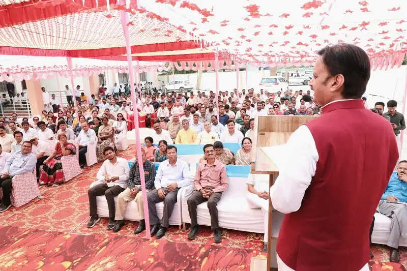 अधोसंरचना विकास के साथ शिक्षा में गुणात्मक विकास आवश्यक- उप मुख्यमंत्री शुक्ल