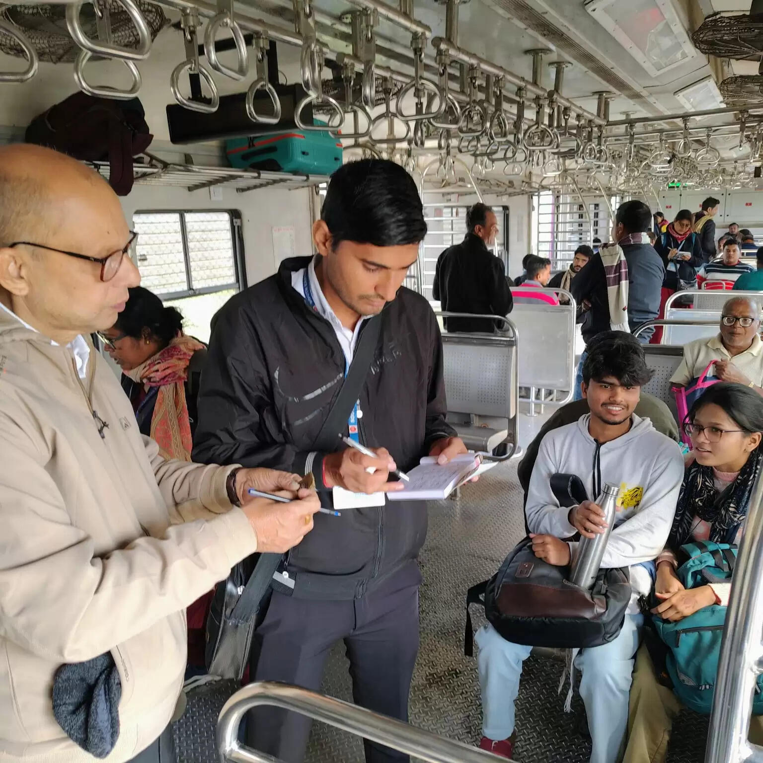 खड़गपुर रेल मंडल ने चलाया सघन टिकट चेकिंग अभियान