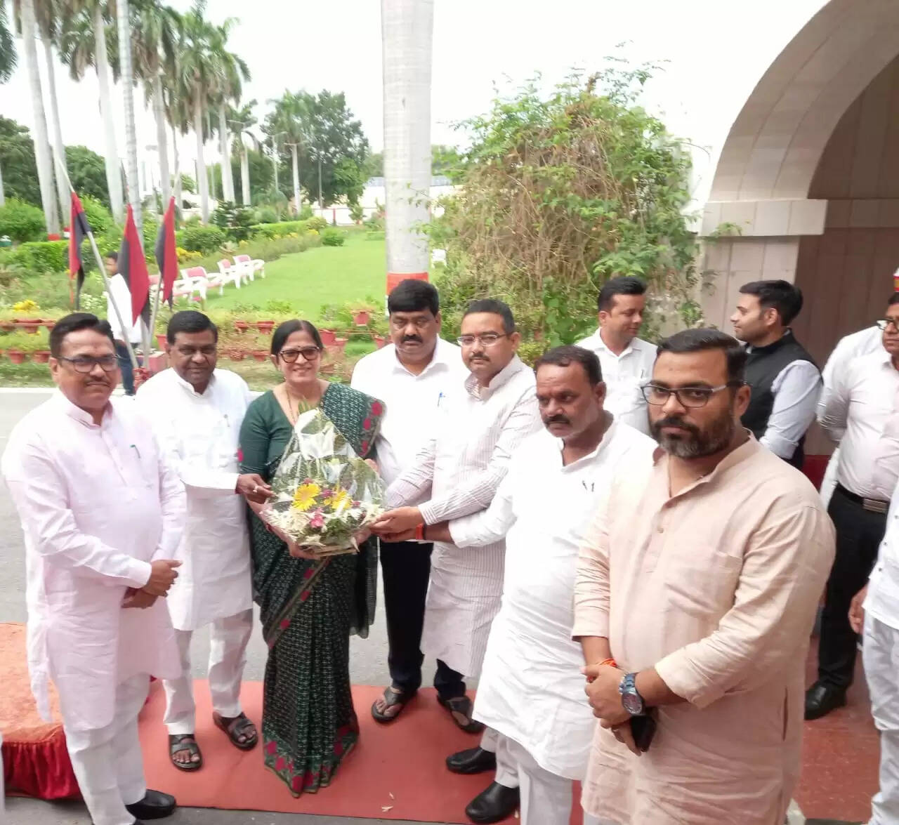 विधान परिषद की विनियमन समीक्षा समिति पहुंची अयोध्या, सर्किट हाउस में हुआ स्वागत