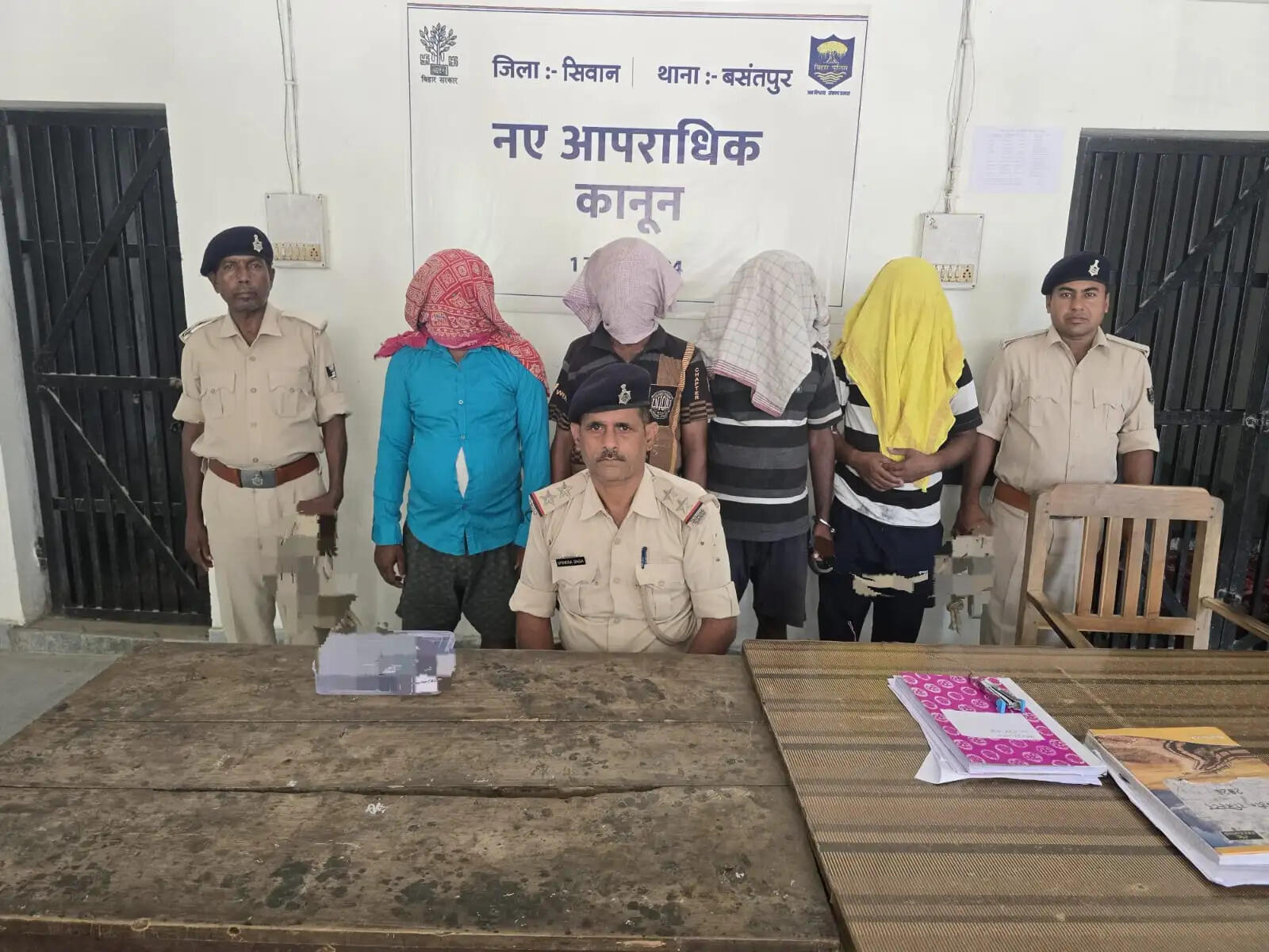 आम के बगीचे में बन रही थी लूट की साजिश, एसटीएफ-पुलिस ने दबोचे चार बदमाश