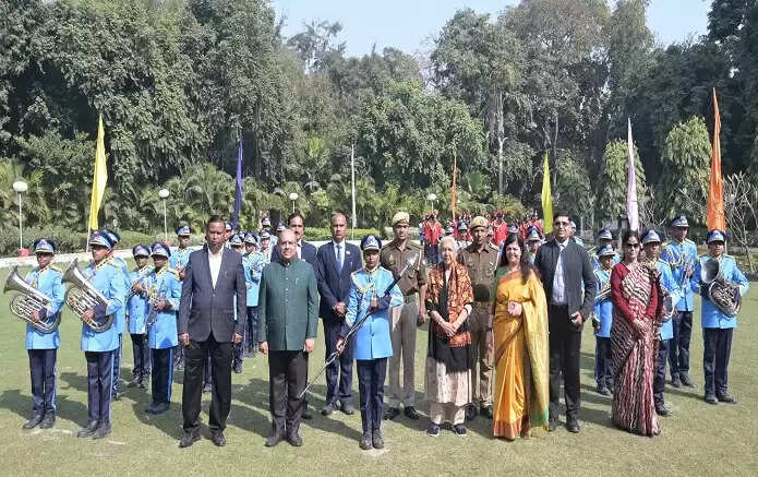 गणतंत्र दिवस 2026 की परेड में शामिल विद्यार्थियों ने किया जनभवन में रिहर्सल