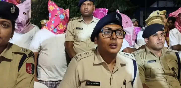 खड़गपुर में 58 क्विंटल प्रतिबंधित मांस बरामद, सात वाहन जब्त, 18 लोग गिरफ्तार